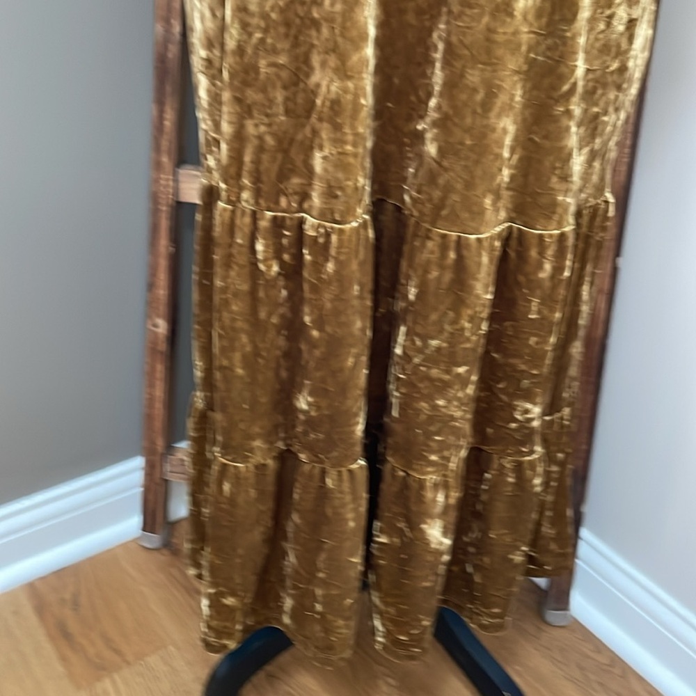 Who What Wear Gold Crushed Velvet Ruched Sleeve Dress - Picture 7 of 10